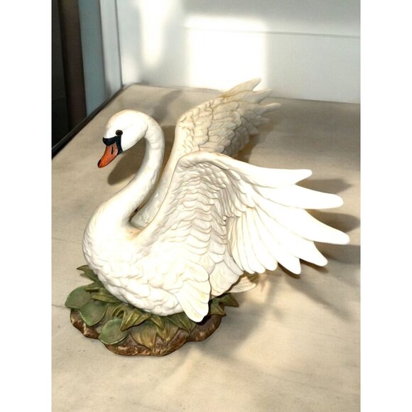 Homco White Swan Porcelain Figurine - Picture 6 of 12